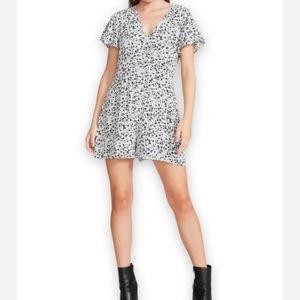 BB Dakota m ditzy floral flowy rayon romper perfect for romping around